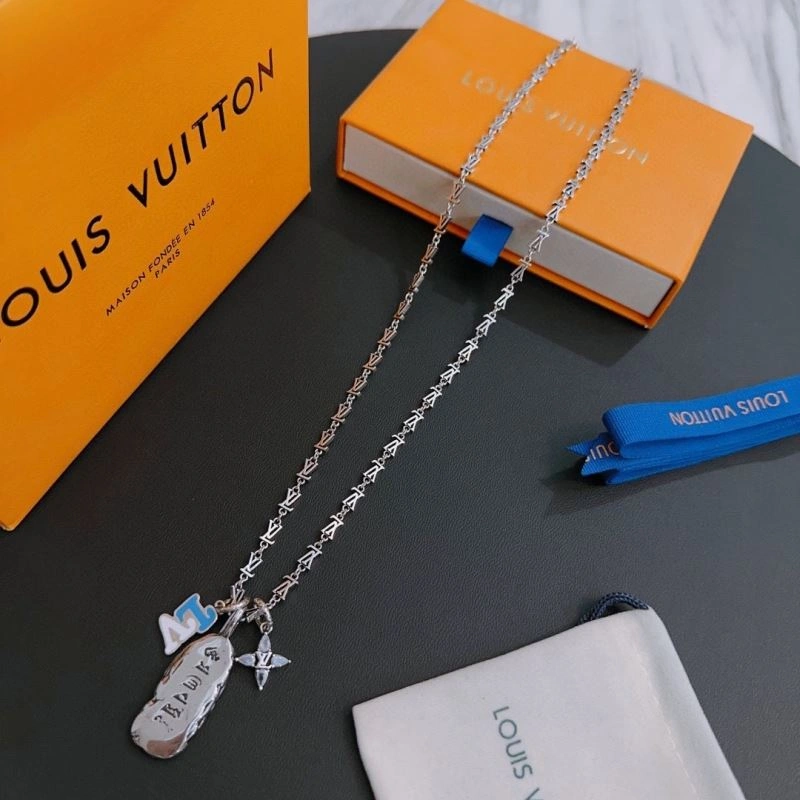 Louis Vuitton Necklaces Sporty 251383