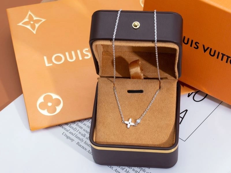 OdorResistant Louis Vuitton Necklaces 251369