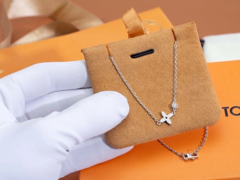 OdorResistant Louis Vuitton Necklaces 251369