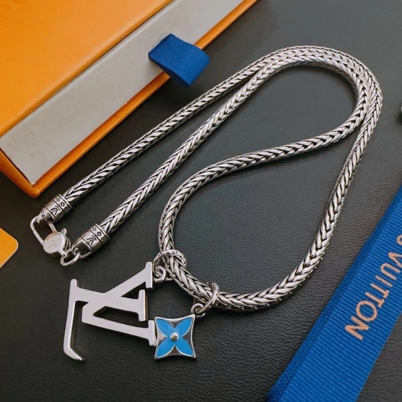 Louis Vuitton Necklaces DailyWear 251379
