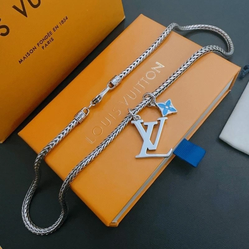 Louis Vuitton Necklaces DailyWear 251379