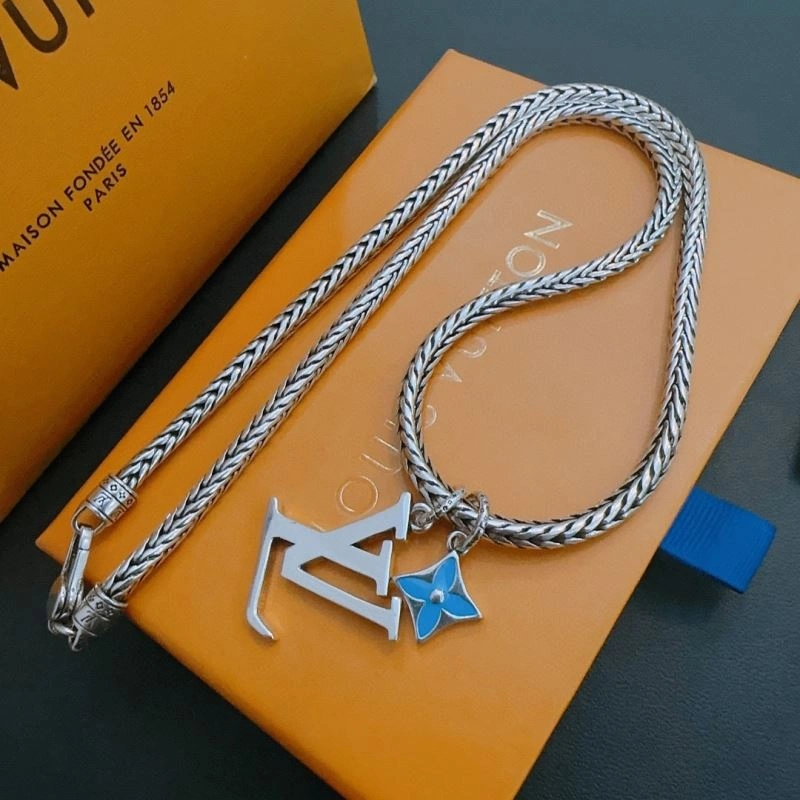 Louis Vuitton Necklaces DailyWear 251379