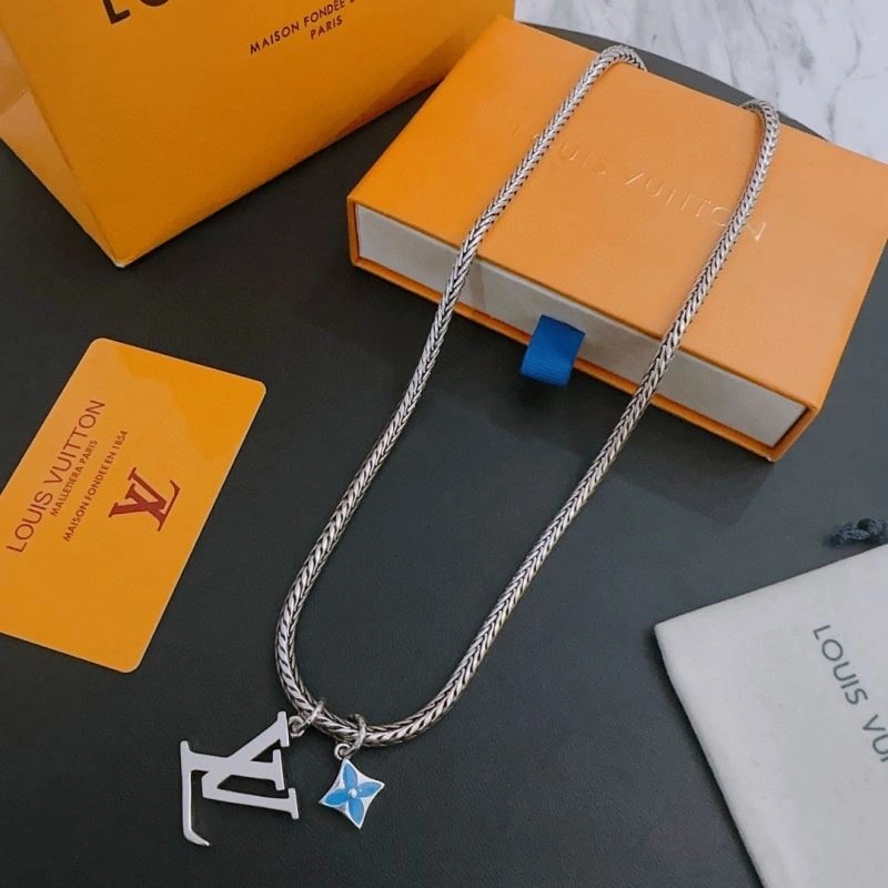Louis Vuitton Necklaces DailyWear 251379