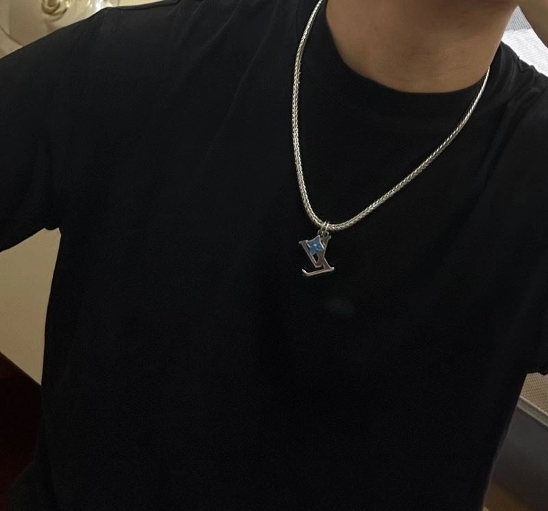 Louis Vuitton Necklaces DailyWear 251379