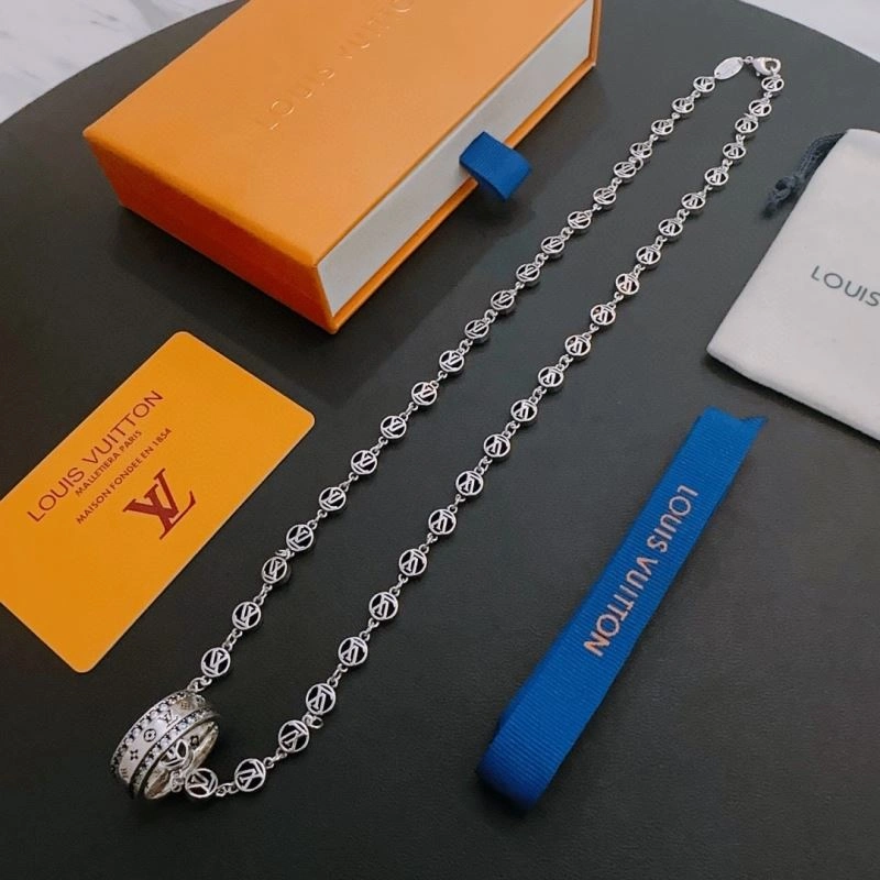Trendsetting Louis Vuitton Necklaces 251377