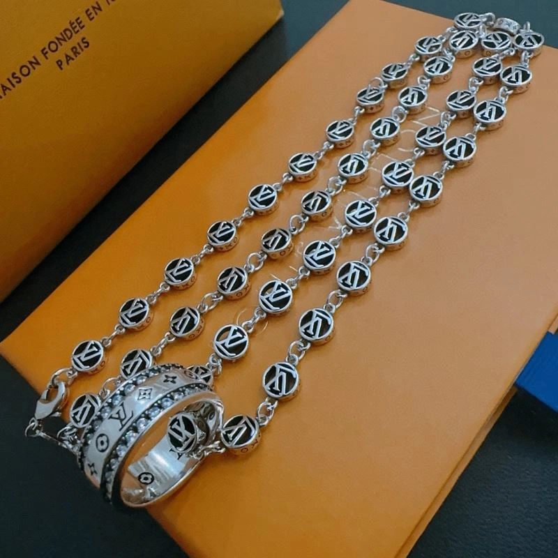 Trendsetting Louis Vuitton Necklaces 251377