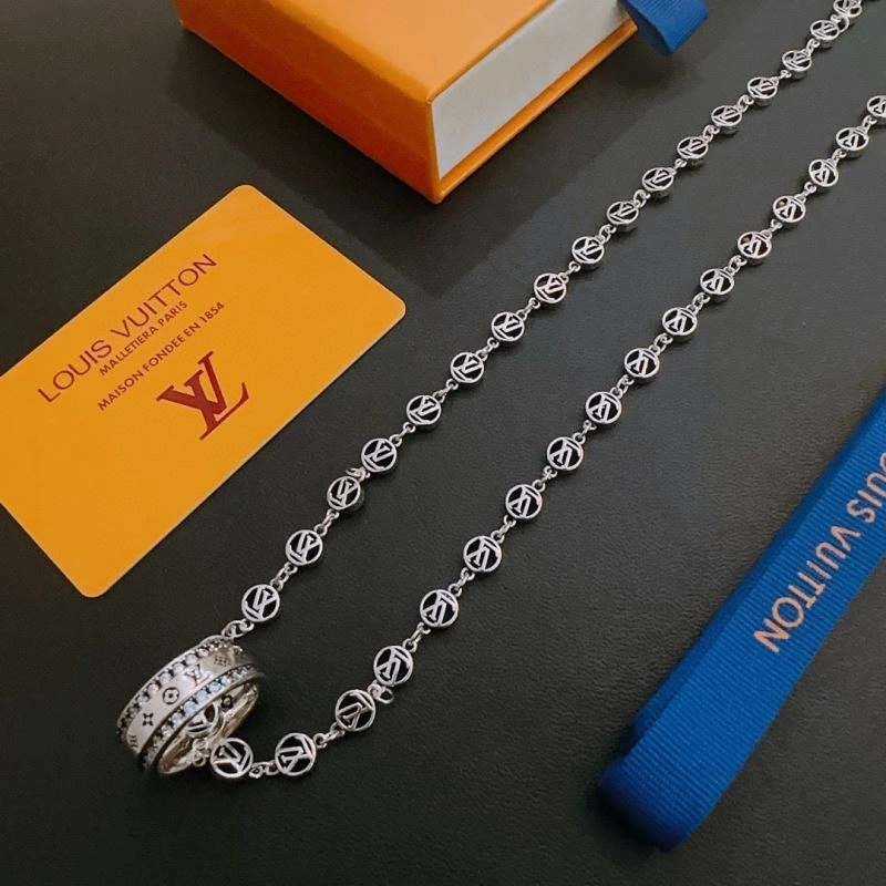 Trendsetting Louis Vuitton Necklaces 251377