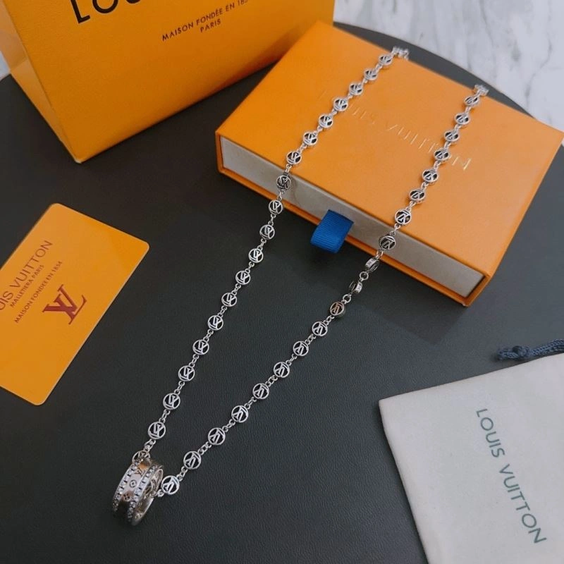 Trendsetting Louis Vuitton Necklaces 251377