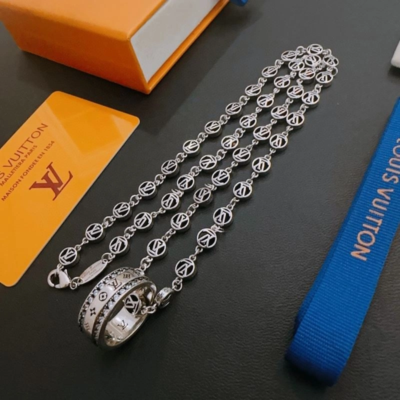 Trendsetting Louis Vuitton Necklaces 251377