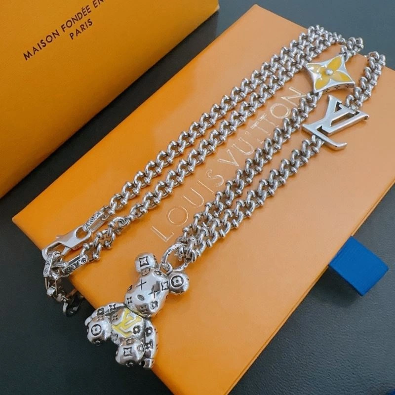 FashionForward Louis Vuitton Necklaces 251374