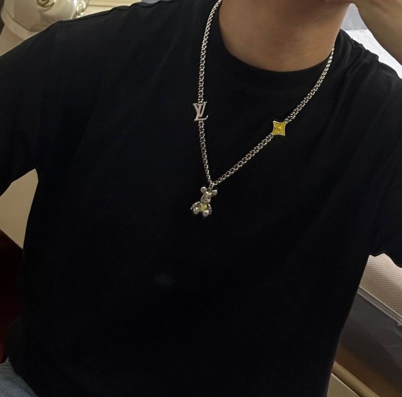 FashionForward Louis Vuitton Necklaces 251374