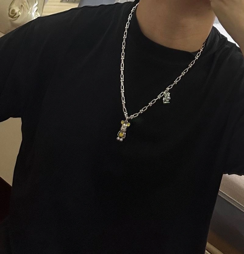 Lightweight Louis Vuitton Necklaces 251388