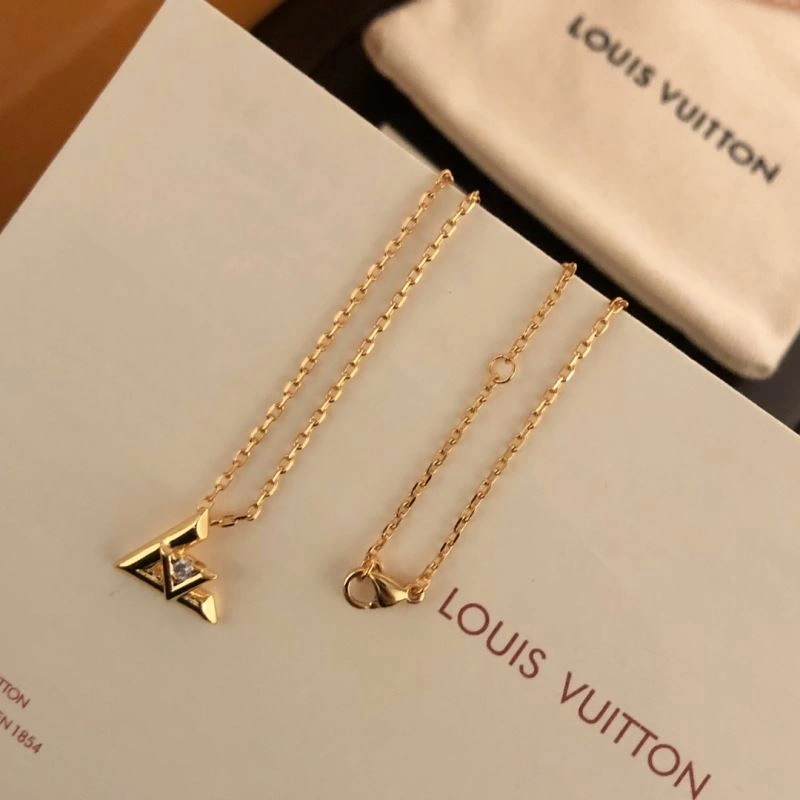 WeatherProof Louis Vuitton Necklaces 251357