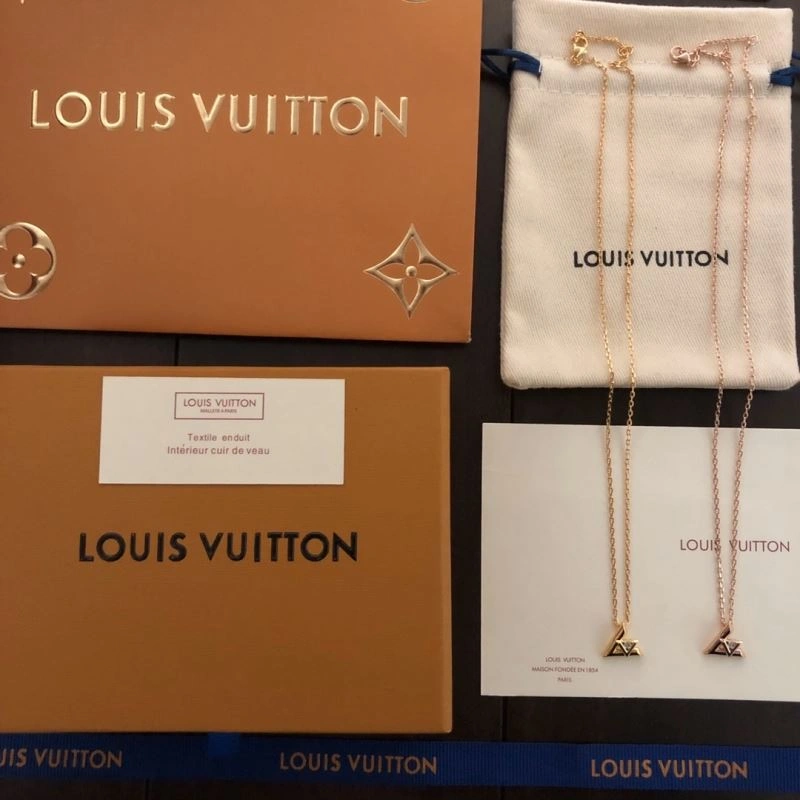 WeatherProof Louis Vuitton Necklaces 251357