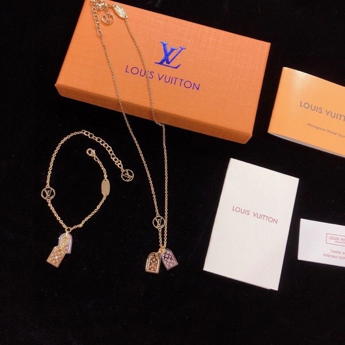 Louis Vuitton Necklaces Vibrant 251366