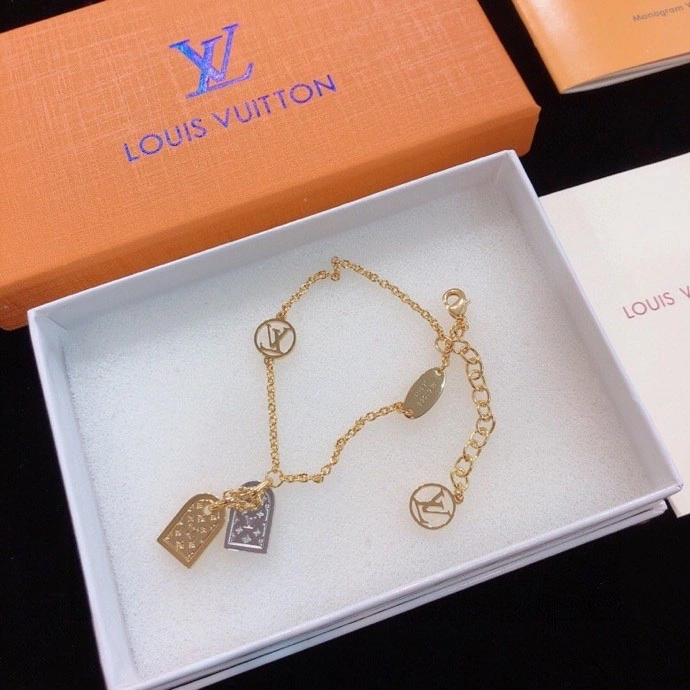 Louis Vuitton Necklaces Vibrant 251366