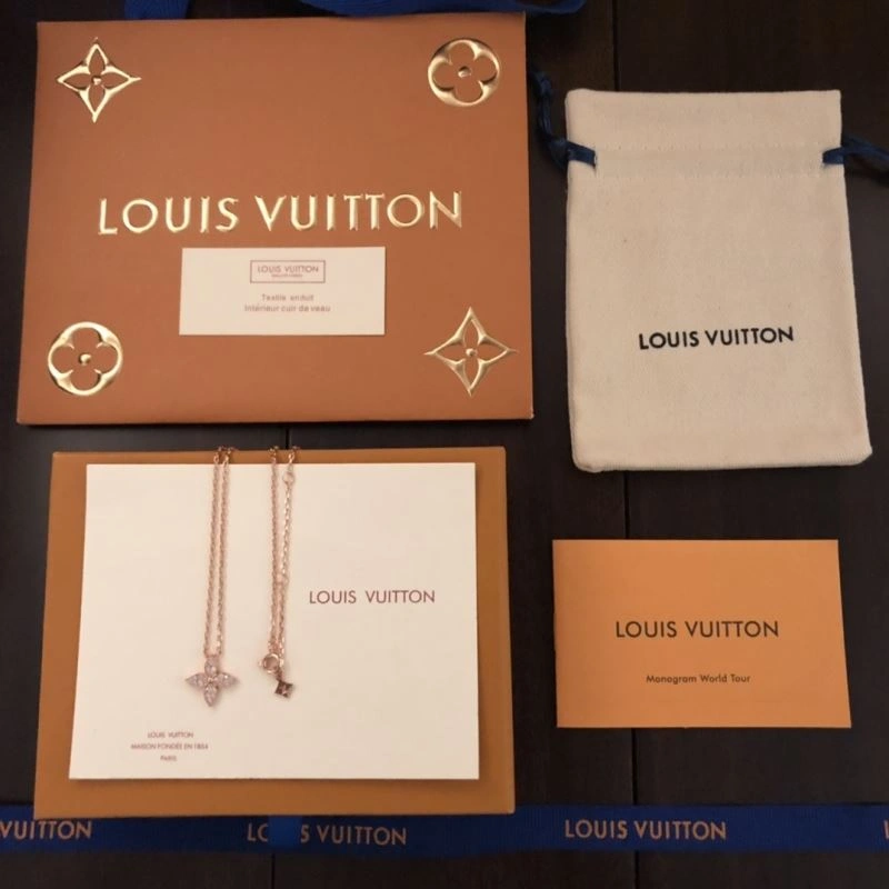 Louis Vuitton Necklaces DailyWear 251365
