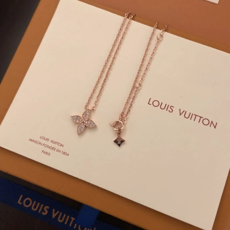 Louis Vuitton Necklaces DailyWear 251365