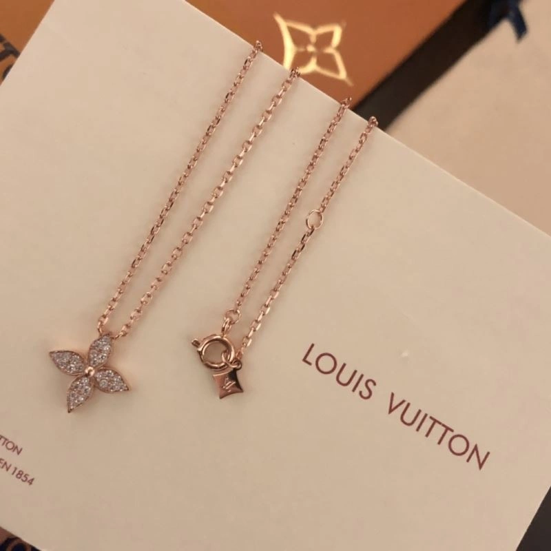 Louis Vuitton Necklaces DailyWear 251365