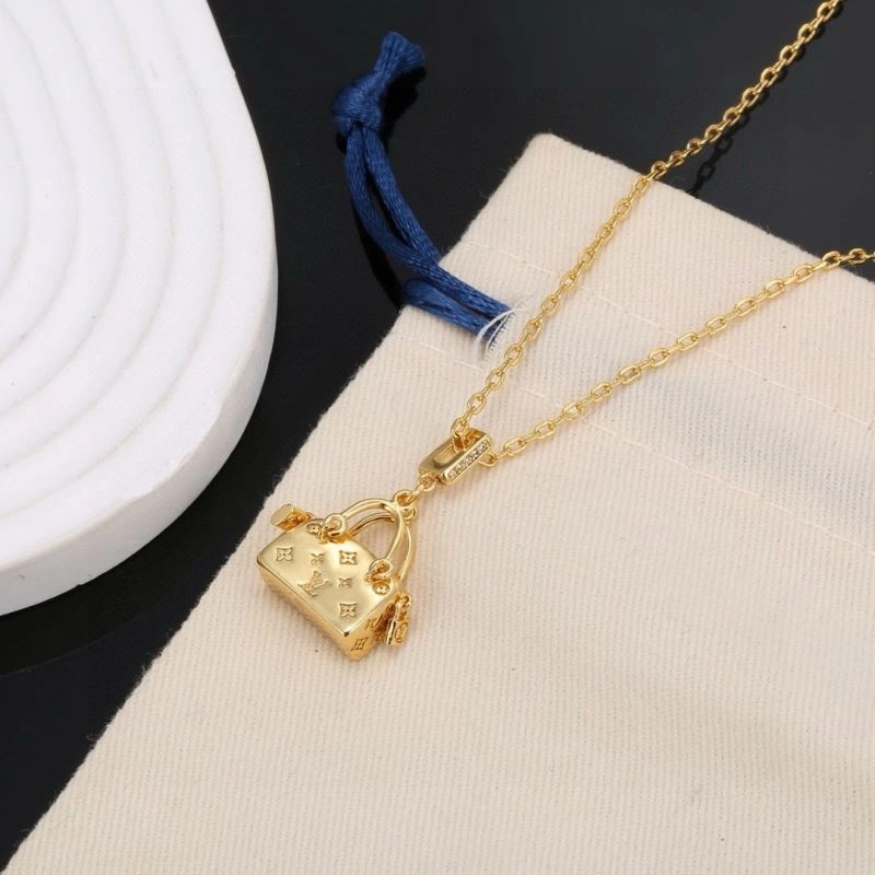 Louis Vuitton Necklaces FashionForward 251354