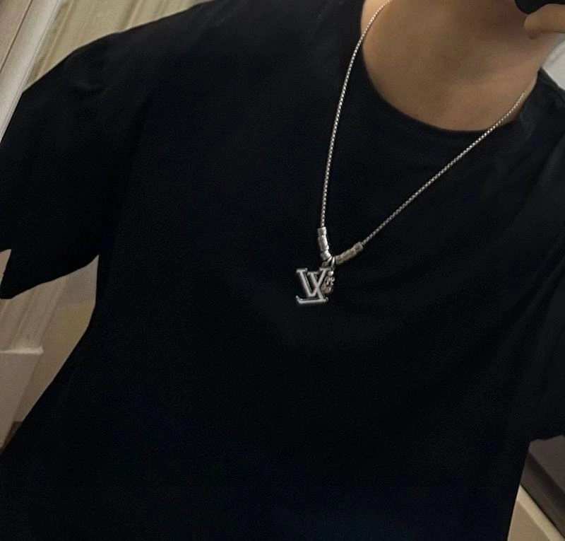 Louis Vuitton Necklaces Timeless 251387