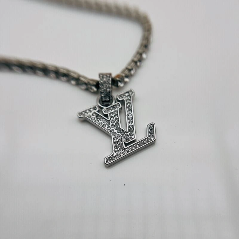 Supportive Louis Vuitton Necklaces 251246