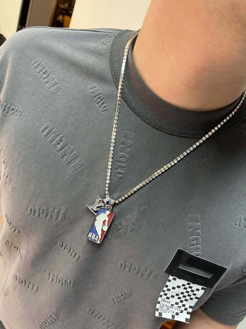 Supportive Louis Vuitton Necklaces 251246