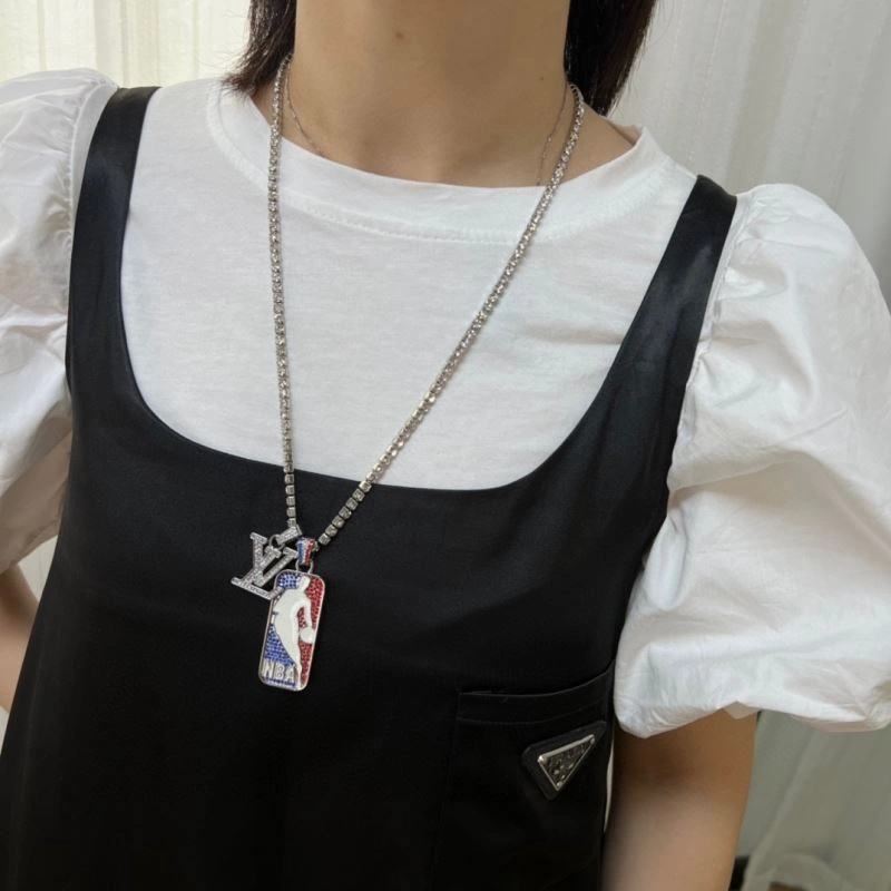 Supportive Louis Vuitton Necklaces 251246