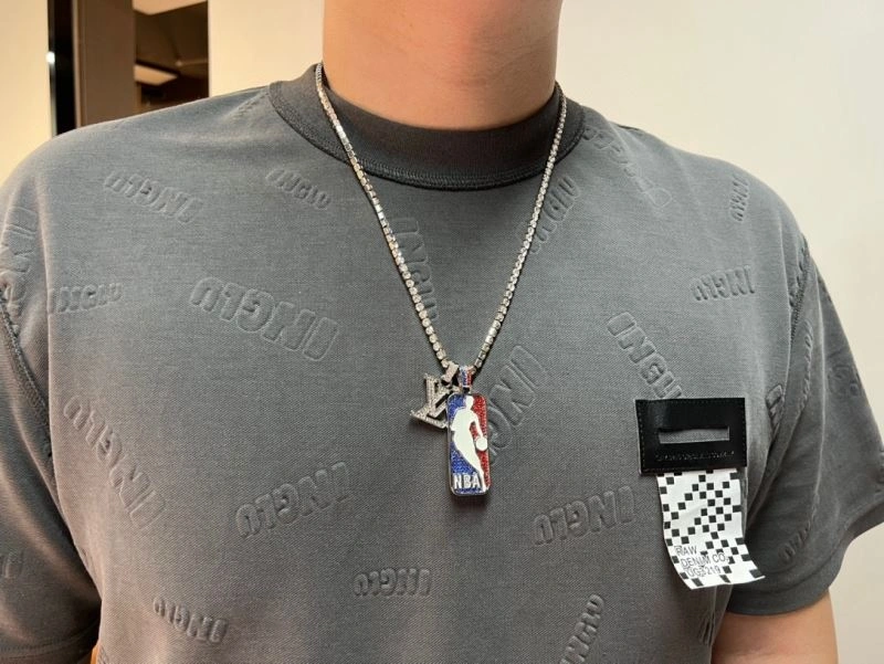 Supportive Louis Vuitton Necklaces 251246