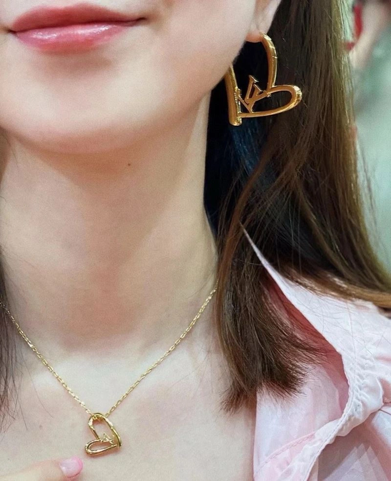 Lightweight Louis Vuitton Necklaces 251245