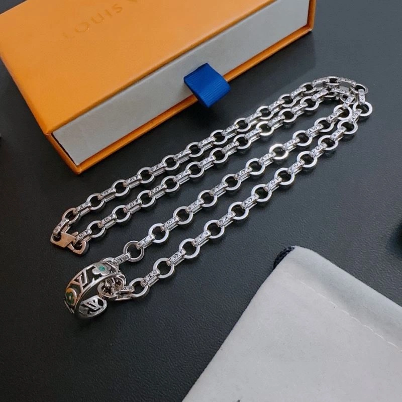Louis Vuitton Necklaces Minimalist 251239