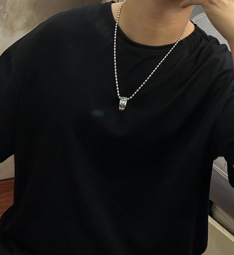 Louis Vuitton Necklaces EyeCatching 251253