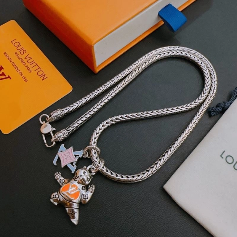 Louis Vuitton Necklaces Effortless 251260