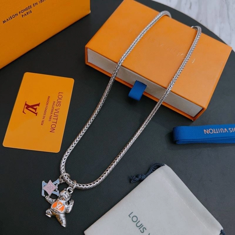 Louis Vuitton Necklaces Effortless 251260