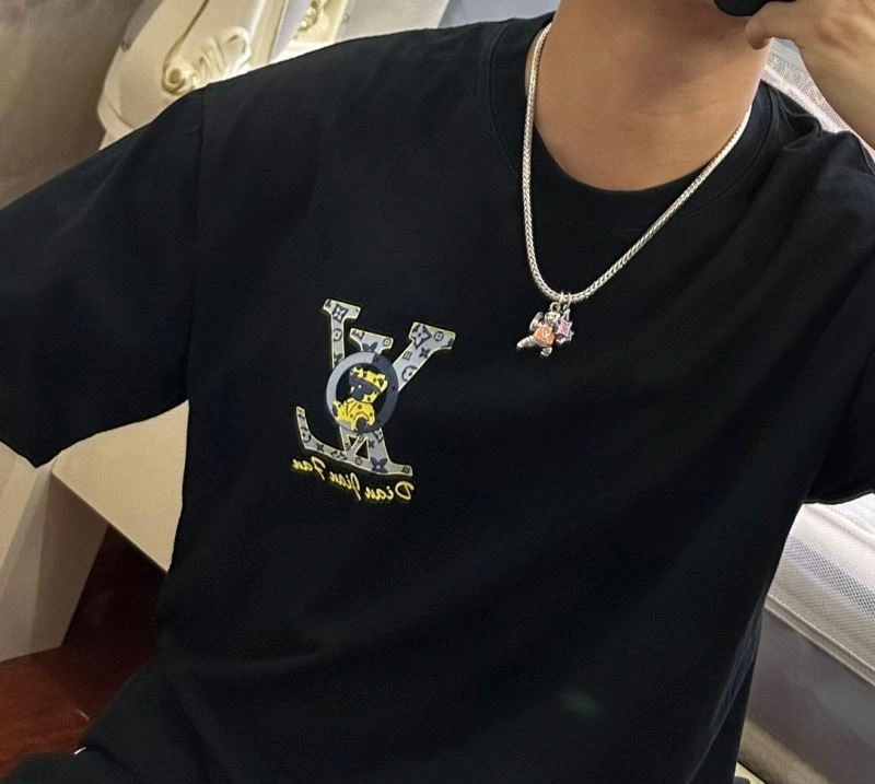 Louis Vuitton Necklaces Effortless 251260