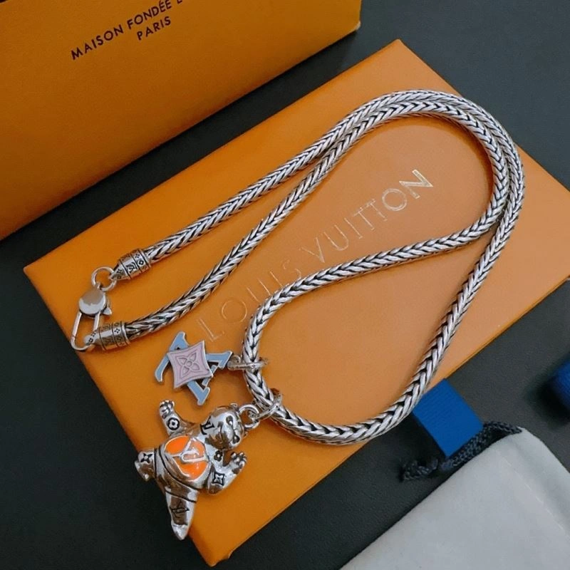 Louis Vuitton Necklaces Effortless 251260