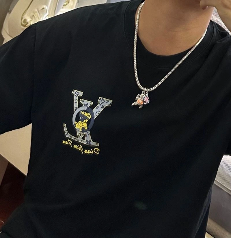 Louis Vuitton Necklaces Effortless 251260