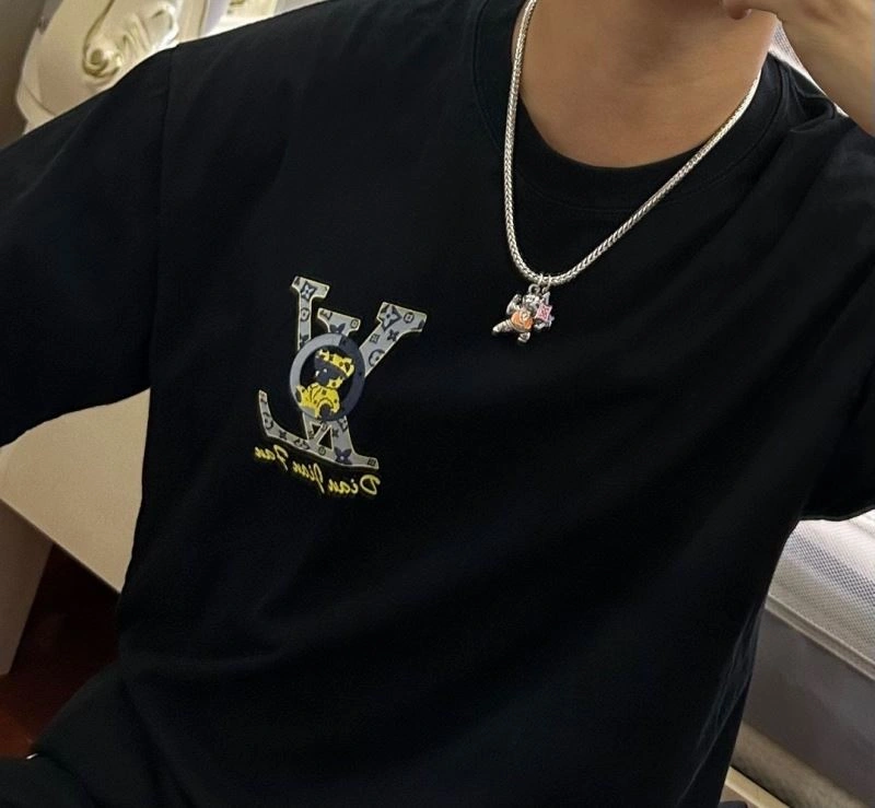 Louis Vuitton Necklaces Effortless 251260