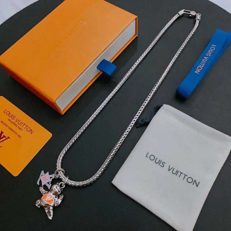 Louis Vuitton Necklaces Effortless 251260