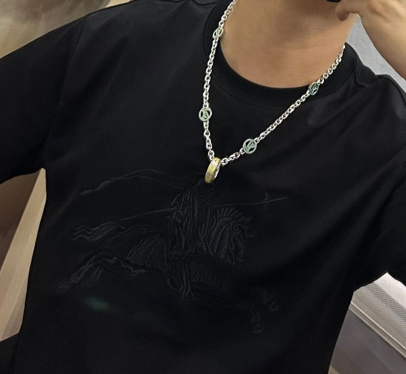 Louis Vuitton Necklaces UrbanChic 251235