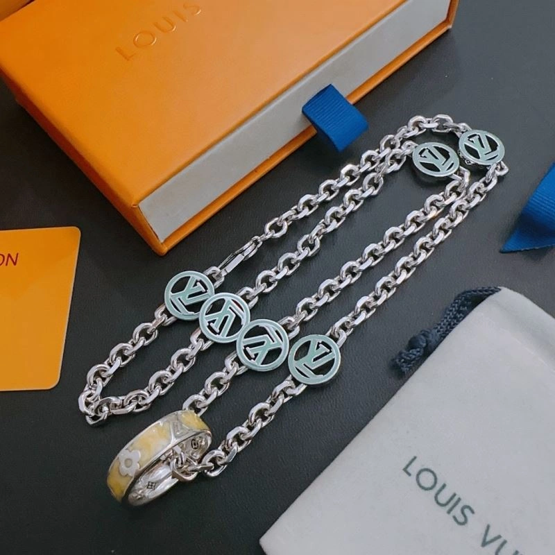 Louis Vuitton Necklaces UrbanChic 251235