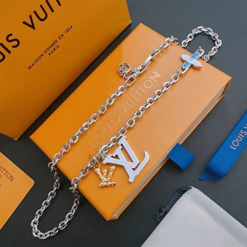 Louis Vuitton Necklaces Effortless 251233