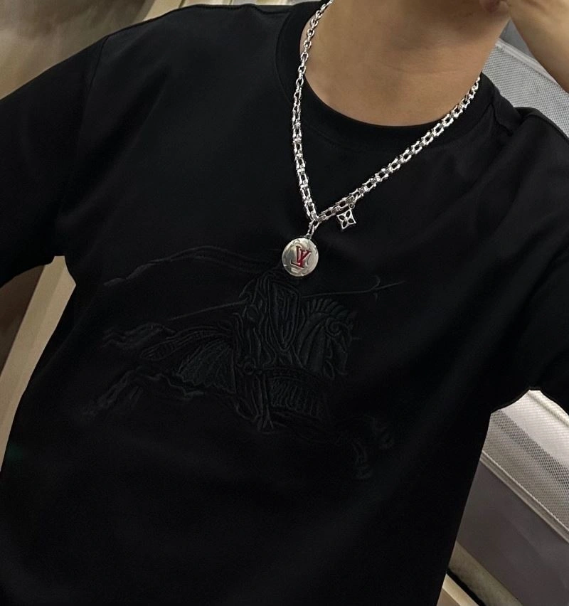 Louis Vuitton Necklaces Elegant 251231