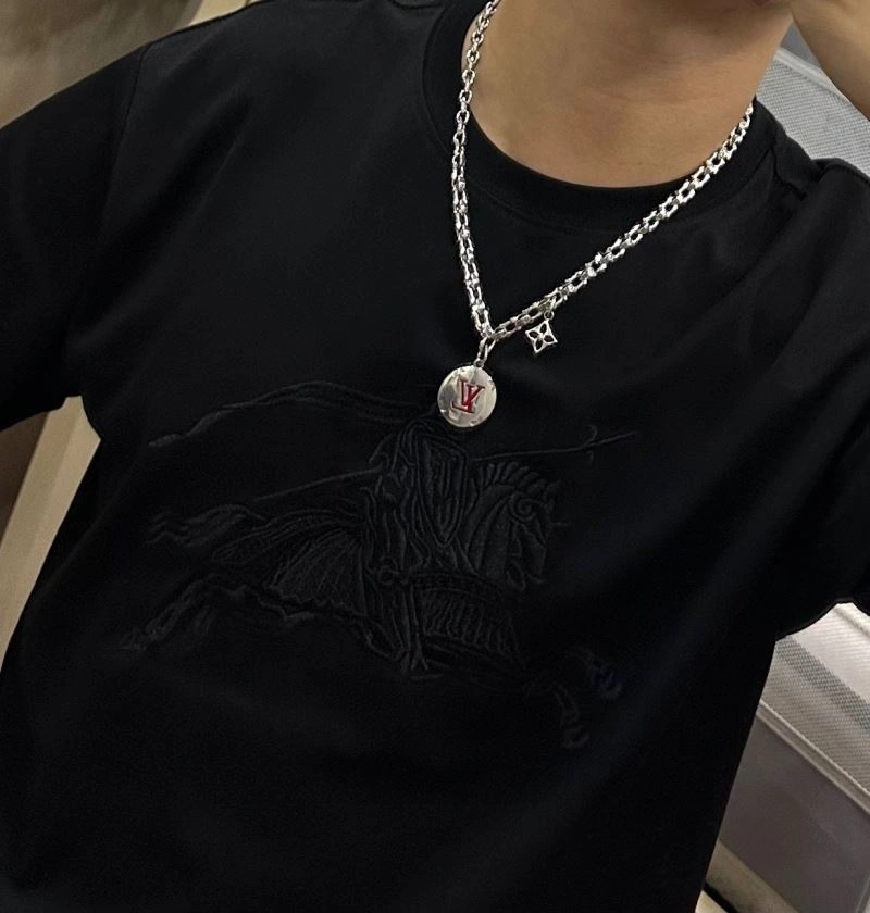Louis Vuitton Necklaces Elegant 251231