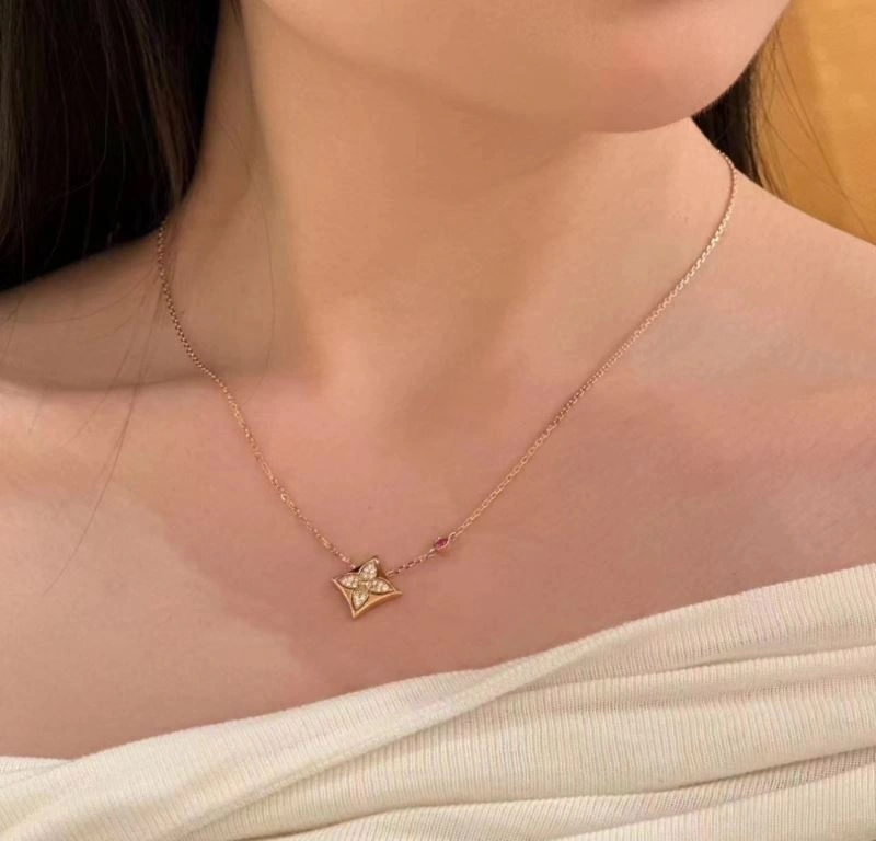 ModernLook Louis Vuitton Necklaces 251229
