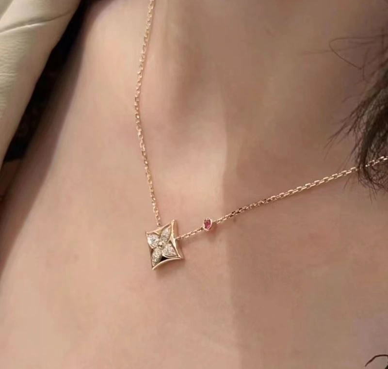 ModernLook Louis Vuitton Necklaces 251229