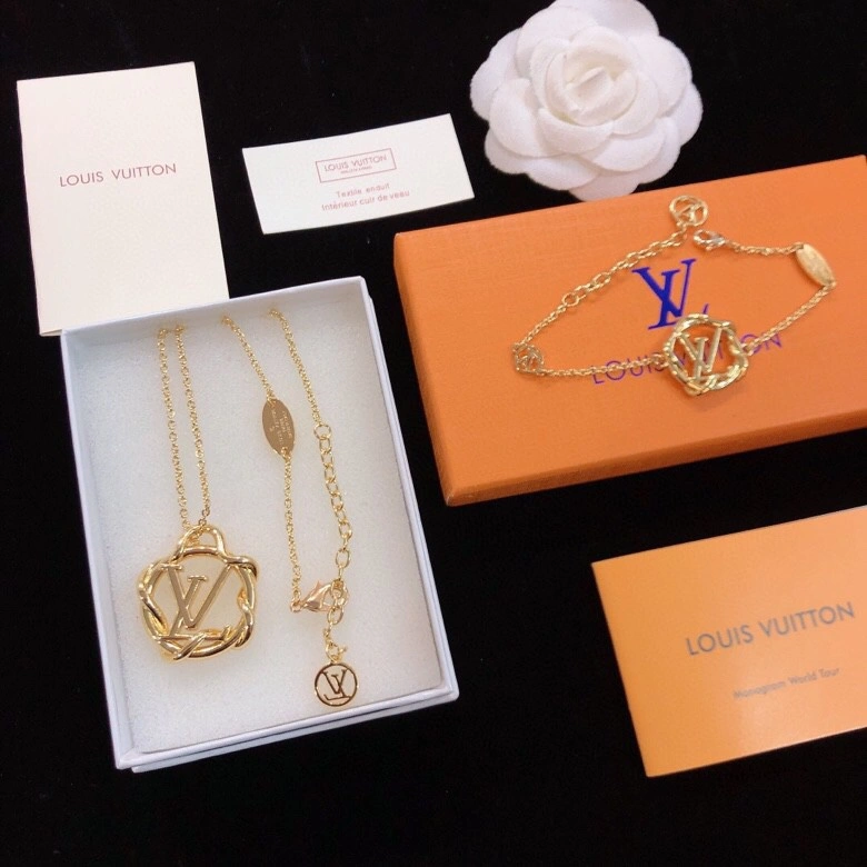 Louis Vuitton Necklaces StreetReady 251227