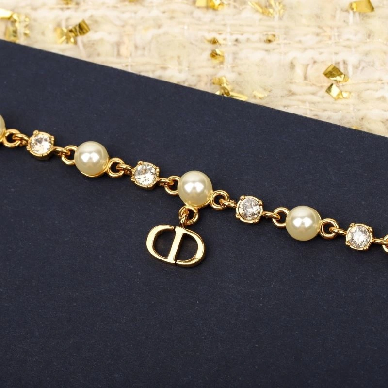 Louis Vuitton Necklaces Supportive 251228
