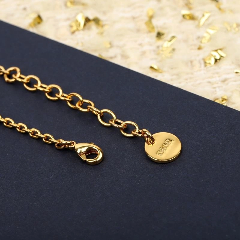 Louis Vuitton Necklaces Supportive 251228