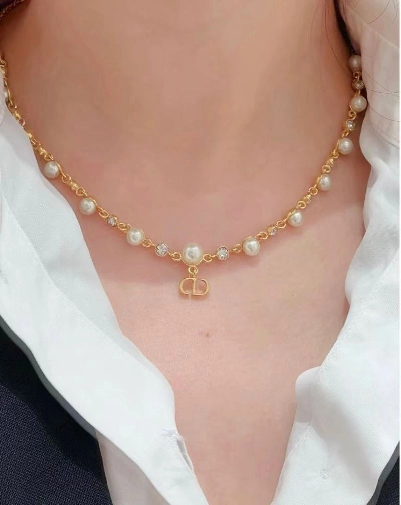Louis Vuitton Necklaces Supportive 251228